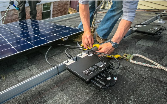 600W 2000W Microinverter solare di classe I per centrali elettriche a balcone con colore bianco e nero